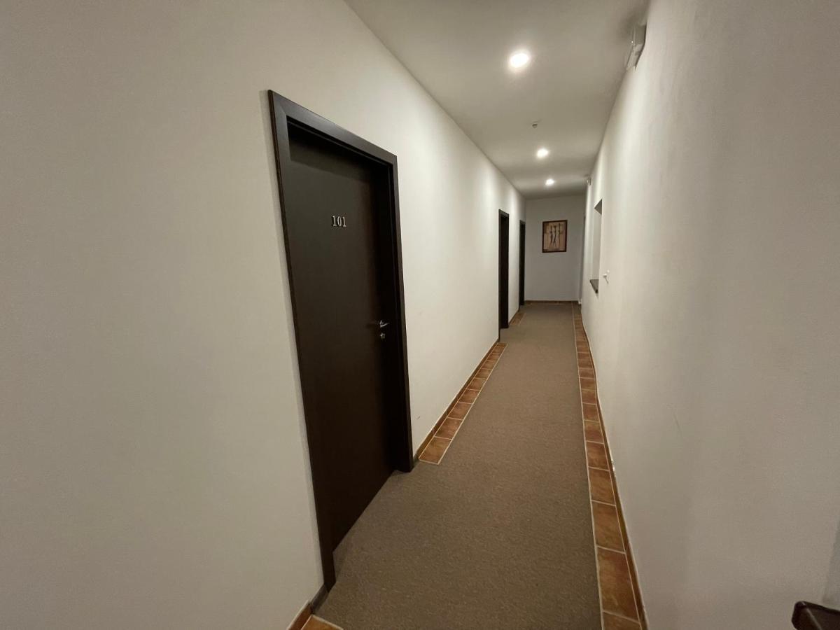 ubytování v centru města Kadaně Esterno foto