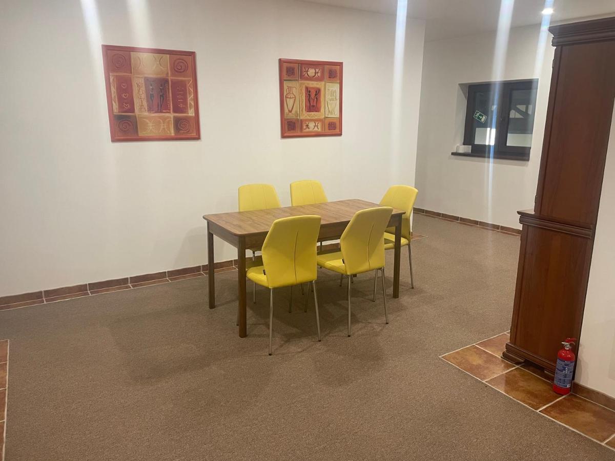 ubytování v centru města Kadaně Esterno foto