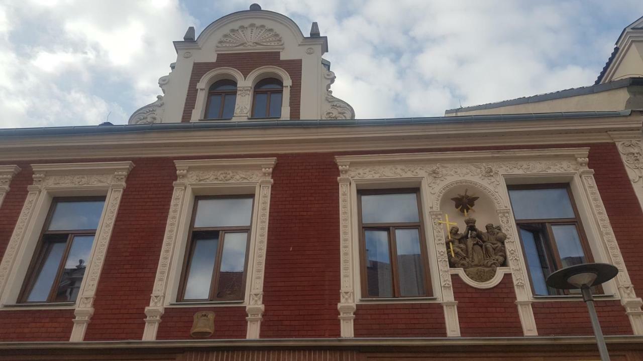 ubytování v centru města Kadaně Esterno foto